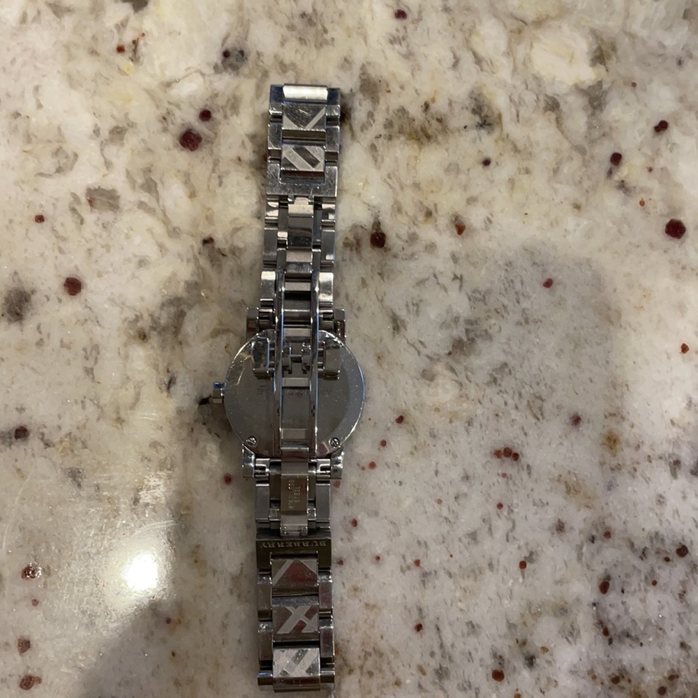 Burberry silver watch. - Picture 3 of 4